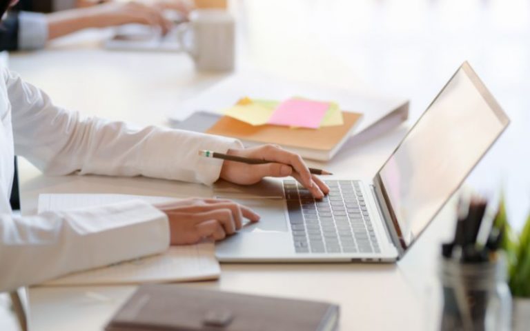 Czy sprzęt poleasingowy to opłacalna inwestycja? Laptopy Kraków